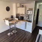 Apartment Le Pharo, Centre Port, 800m De La Plage, Clim Mobile Agde